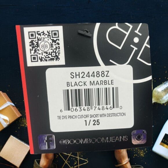 41. Dye Pinch Cut-Off Short with Deconstruction - Picture 10 of 10